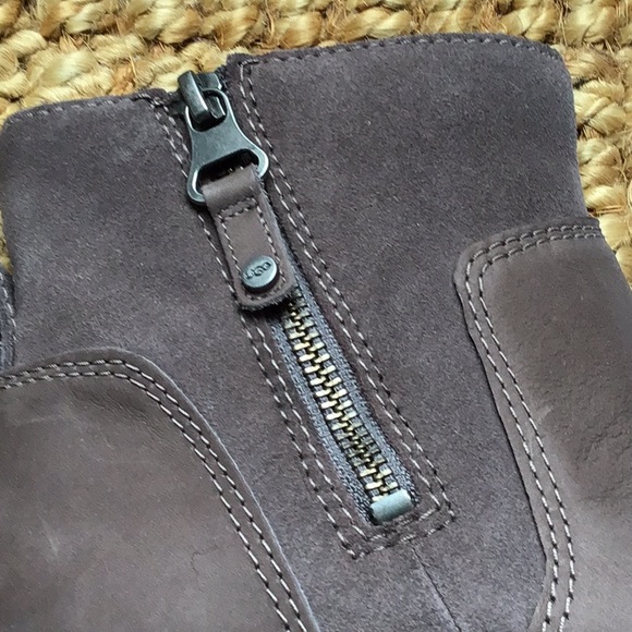 Like NEW UGG Harrison Waterproof Leather Booties 7,5 - Picture 11 of 13